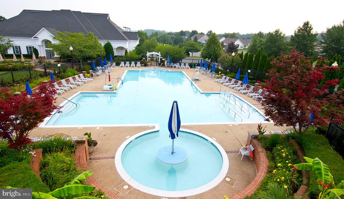 7065 HERITAGE HUNT DR #101, GAINESVILLE, Virginia 20155, 2 Bedrooms Bedrooms, ,2 BathroomsBathrooms,Residential,For sale,7065 HERITAGE HUNT DR #101,VAPW2099800 MLS # VAPW2099800