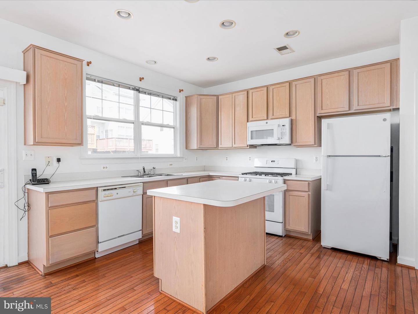 8105 RAINWATER CIR, MANASSAS, Virginia 20111, 3 Bedrooms Bedrooms, ,3 BathroomsBathrooms,Residential,For sale,8105 RAINWATER CIR,VAPW2099868 MLS # VAPW2099868