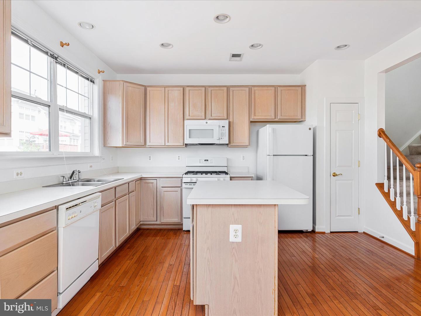 8105 RAINWATER CIR, MANASSAS, Virginia 20111, 3 Bedrooms Bedrooms, ,3 BathroomsBathrooms,Residential,For sale,8105 RAINWATER CIR,VAPW2099868 MLS # VAPW2099868