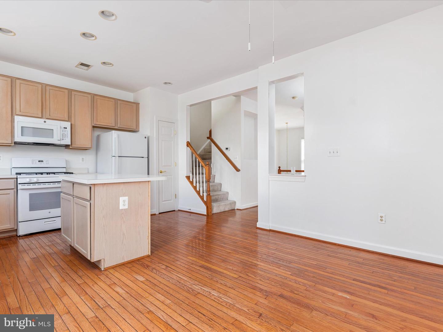8105 RAINWATER CIR, MANASSAS, Virginia 20111, 3 Bedrooms Bedrooms, ,3 BathroomsBathrooms,Residential,For sale,8105 RAINWATER CIR,VAPW2099868 MLS # VAPW2099868