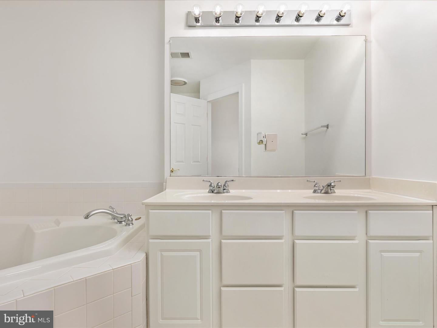 8105 RAINWATER CIR, MANASSAS, Virginia 20111, 3 Bedrooms Bedrooms, ,3 BathroomsBathrooms,Residential,For sale,8105 RAINWATER CIR,VAPW2099868 MLS # VAPW2099868