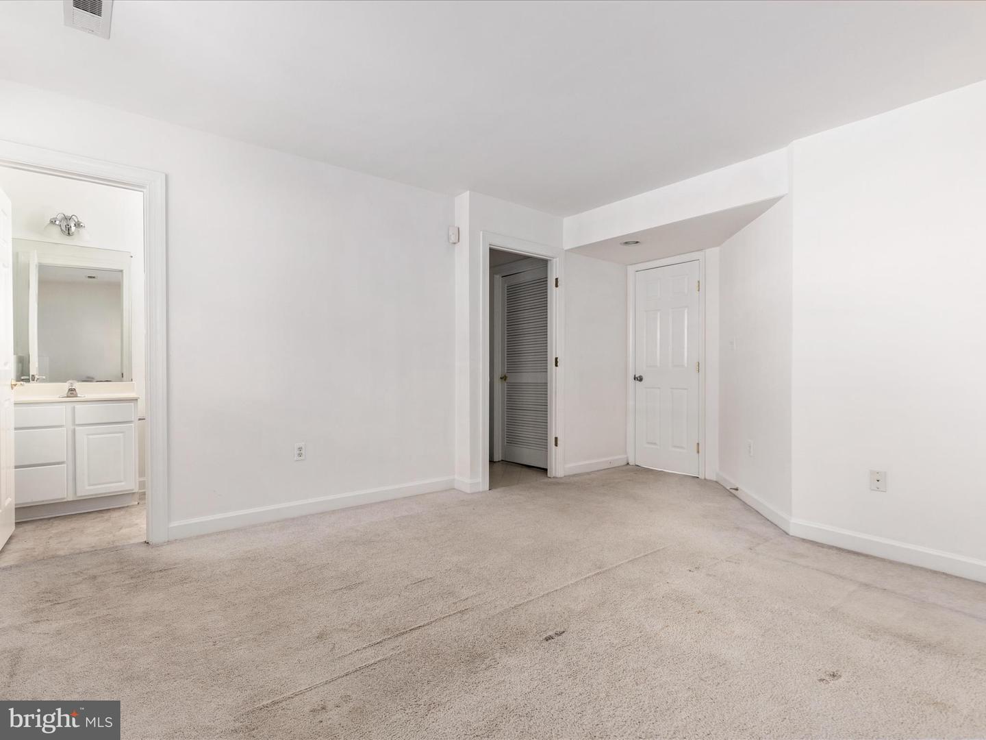 8105 RAINWATER CIR, MANASSAS, Virginia 20111, 3 Bedrooms Bedrooms, ,3 BathroomsBathrooms,Residential,For sale,8105 RAINWATER CIR,VAPW2099868 MLS # VAPW2099868