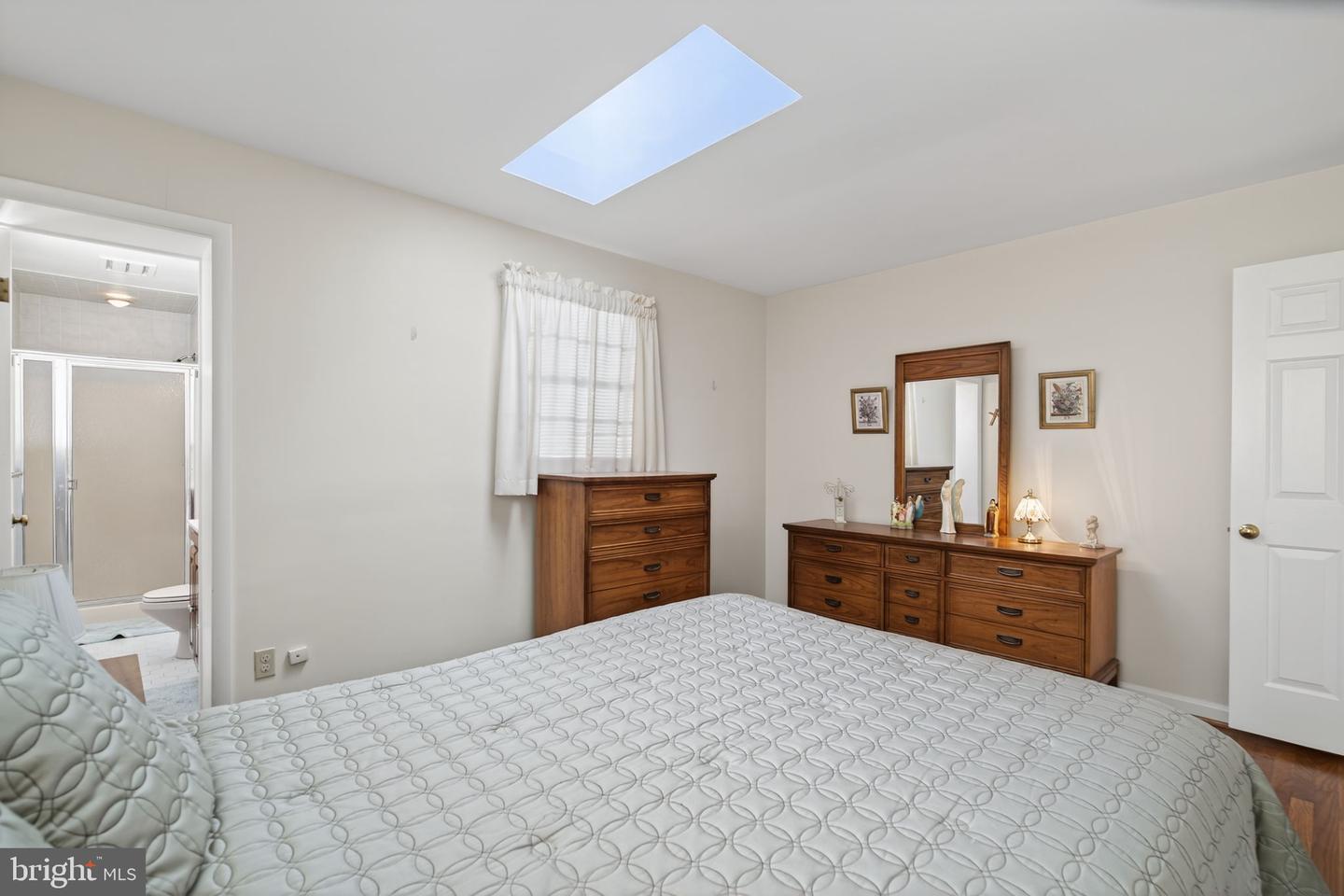 2700 SCHOOLEY DR, ALEXANDRIA, Virginia 22306, 3 Bedrooms Bedrooms, 6 Rooms Rooms,3 BathroomsBathrooms,Residential,For sale,2700 SCHOOLEY DR,VAFX2258004 MLS # VAFX2258004