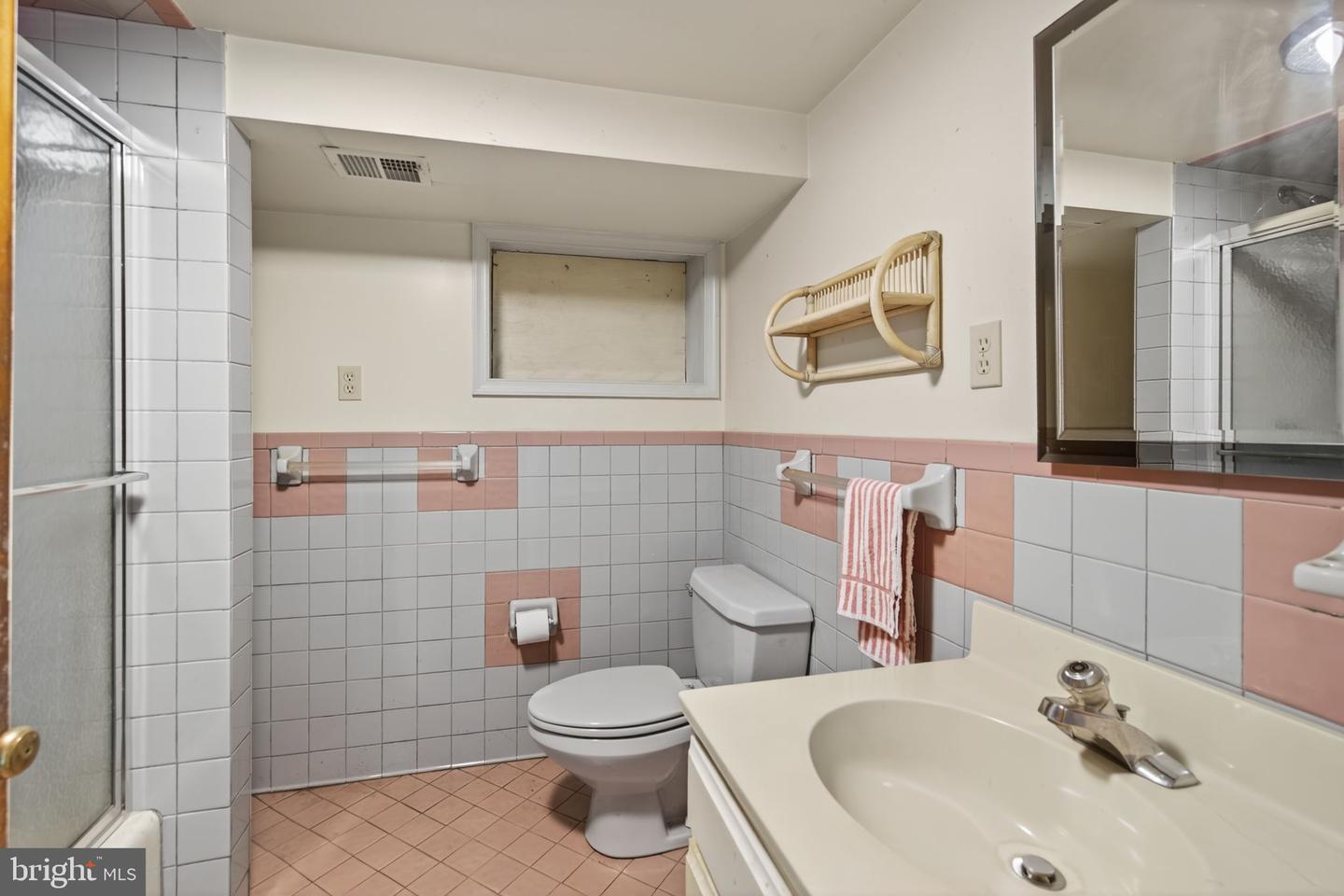 2700 SCHOOLEY DR, ALEXANDRIA, Virginia 22306, 3 Bedrooms Bedrooms, 6 Rooms Rooms,3 BathroomsBathrooms,Residential,For sale,2700 SCHOOLEY DR,VAFX2258004 MLS # VAFX2258004