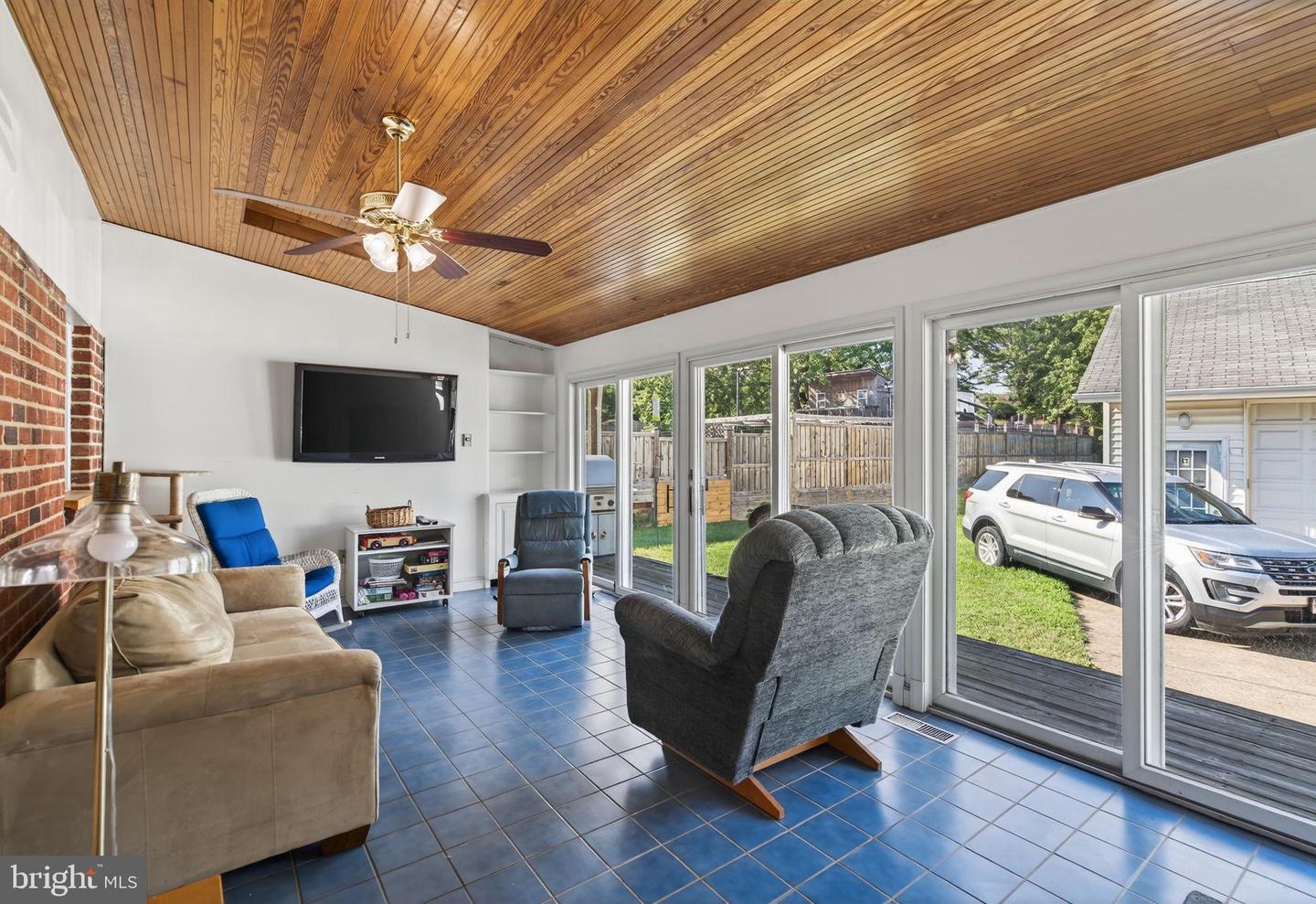 2700 SCHOOLEY DR, ALEXANDRIA, Virginia 22306, 3 Bedrooms Bedrooms, 6 Rooms Rooms,3 BathroomsBathrooms,Residential,For sale,2700 SCHOOLEY DR,VAFX2258004 MLS # VAFX2258004