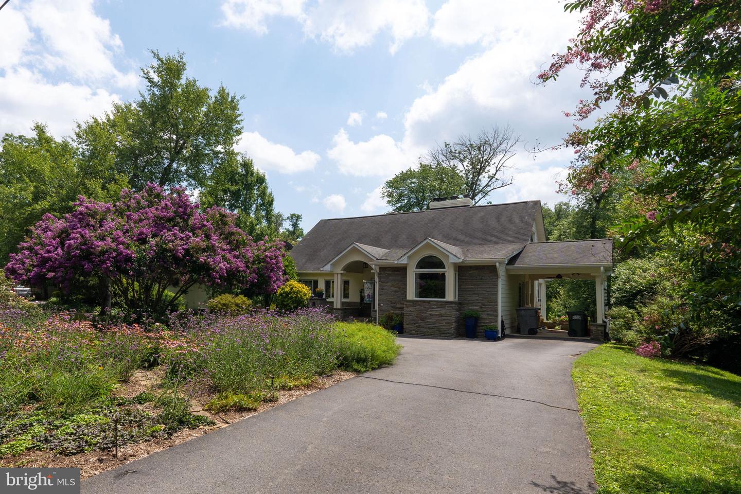 6611 DEARBORN DR, FALLS CHURCH, Virginia 22044, 5 Bedrooms Bedrooms, ,3 BathroomsBathrooms,Residential,For sale,6611 DEARBORN DR,VAFX2258200 MLS # VAFX2258200