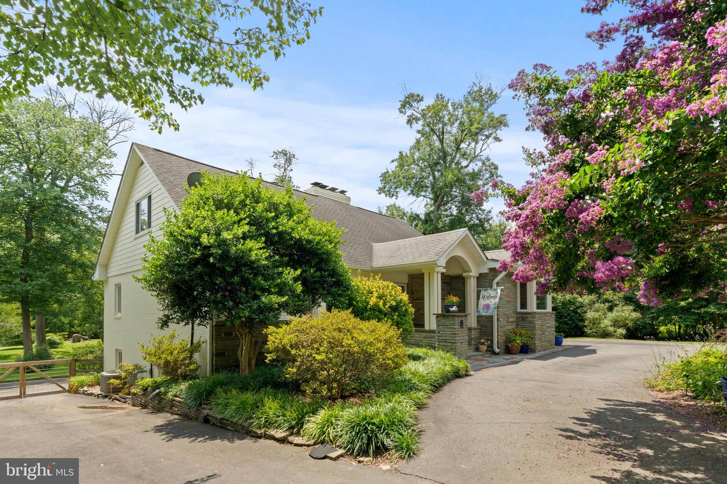 6611 DEARBORN DR, FALLS CHURCH, Virginia 22044, 5 Bedrooms Bedrooms, ,3 BathroomsBathrooms,Residential,For sale,6611 DEARBORN DR,VAFX2258200 MLS # VAFX2258200