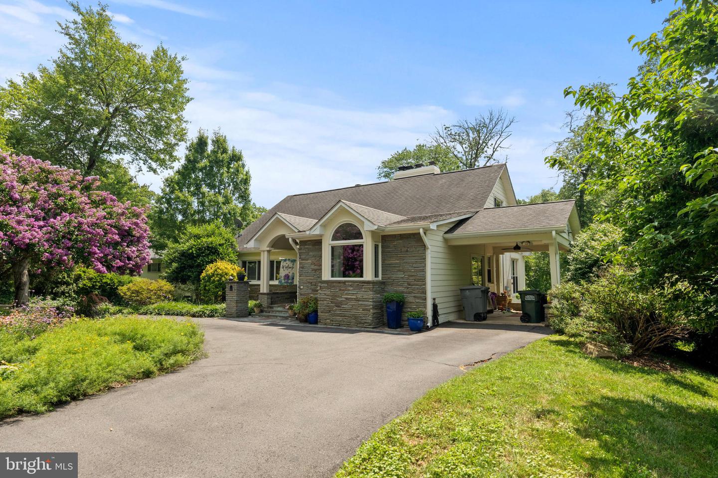 6611 DEARBORN DR, FALLS CHURCH, Virginia 22044, 5 Bedrooms Bedrooms, ,3 BathroomsBathrooms,Residential,For sale,6611 DEARBORN DR,VAFX2258200 MLS # VAFX2258200