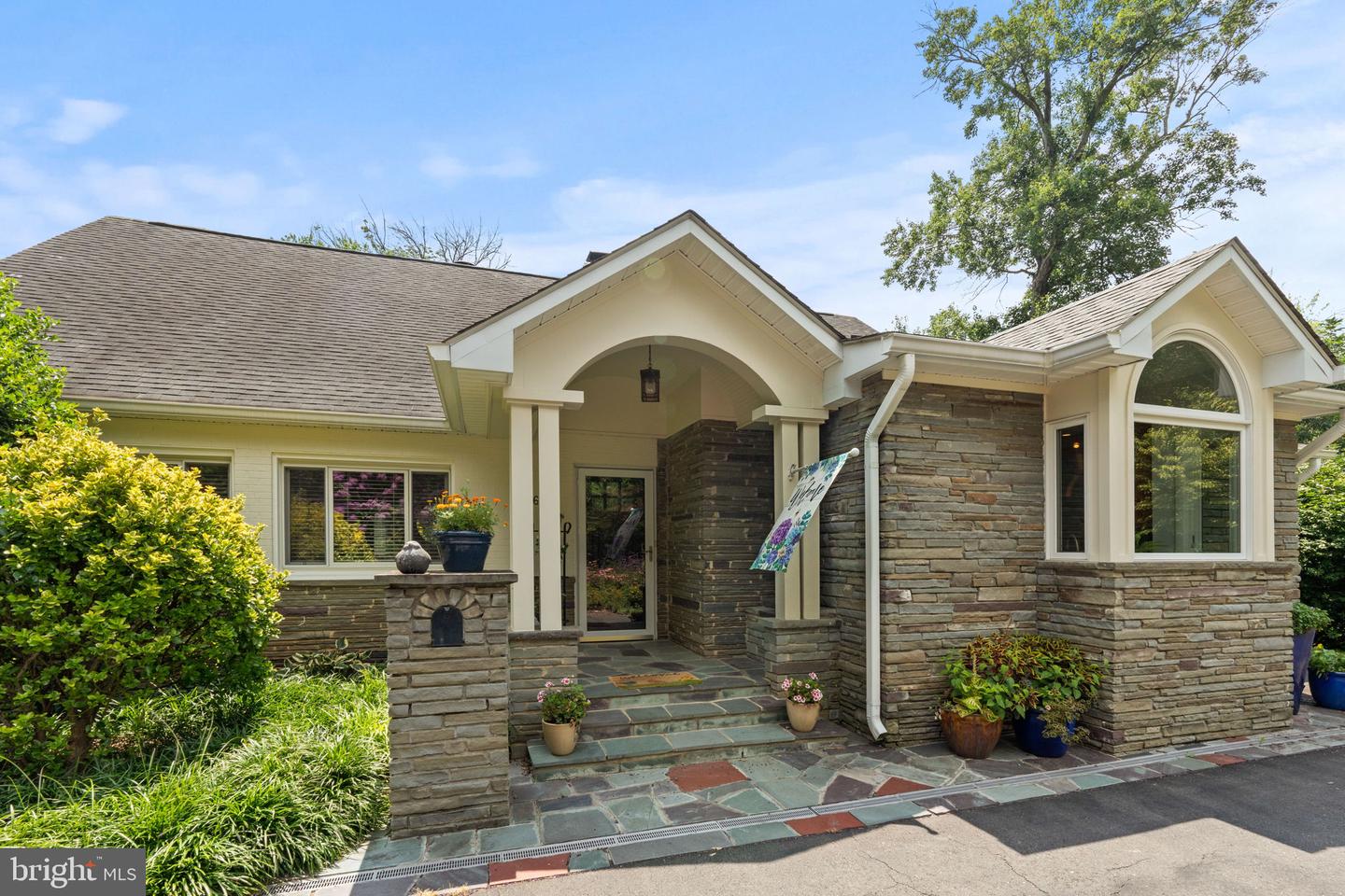 6611 DEARBORN DR, FALLS CHURCH, Virginia 22044, 5 Bedrooms Bedrooms, ,3 BathroomsBathrooms,Residential,For sale,6611 DEARBORN DR,VAFX2258200 MLS # VAFX2258200