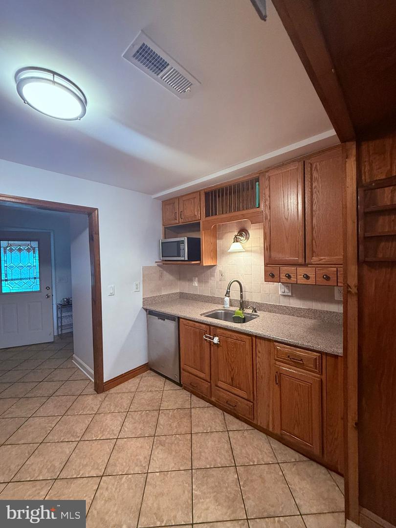 18318 SHARON RD, TRIANGLE, Virginia 22172, 3 Bedrooms Bedrooms, ,2 BathroomsBathrooms,Residential,For sale,18318 SHARON RD,VAPW2100266 MLS # VAPW2100266