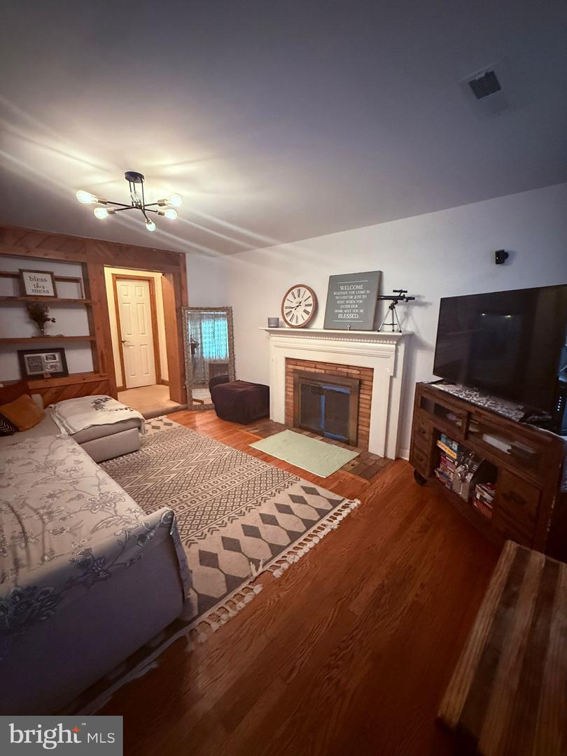 18318 SHARON RD, TRIANGLE, Virginia 22172, 3 Bedrooms Bedrooms, ,2 BathroomsBathrooms,Residential,For sale,18318 SHARON RD,VAPW2100266 MLS # VAPW2100266