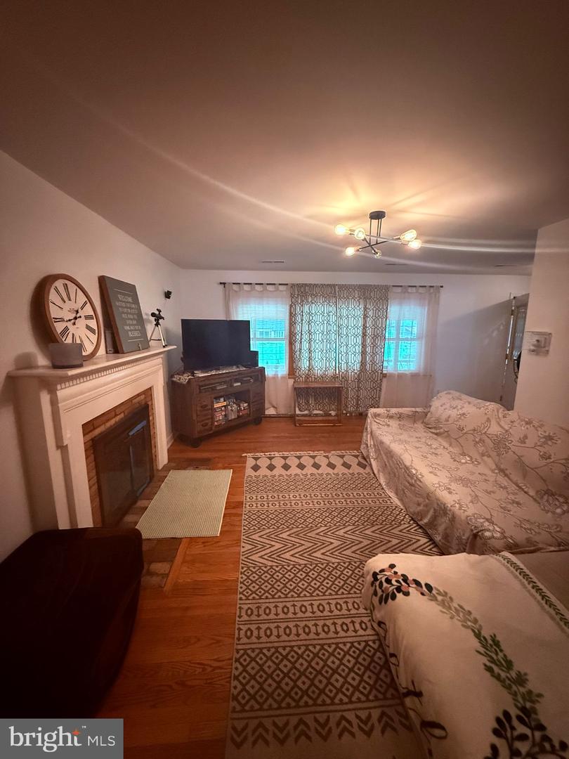 18318 SHARON RD, TRIANGLE, Virginia 22172, 3 Bedrooms Bedrooms, ,2 BathroomsBathrooms,Residential,For sale,18318 SHARON RD,VAPW2100266 MLS # VAPW2100266
