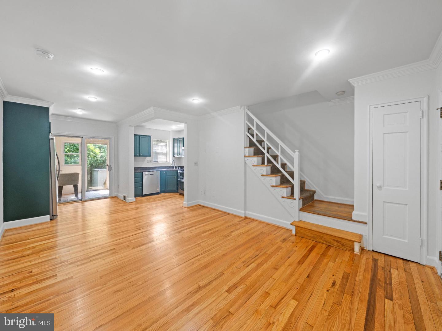 423 MT VERNON AVE, ALEXANDRIA, Virginia 22301, 2 Bedrooms Bedrooms, ,2 BathroomsBathrooms,Residential,For sale,423 MT VERNON AVE,VAAX2048034 MLS # VAAX2048034