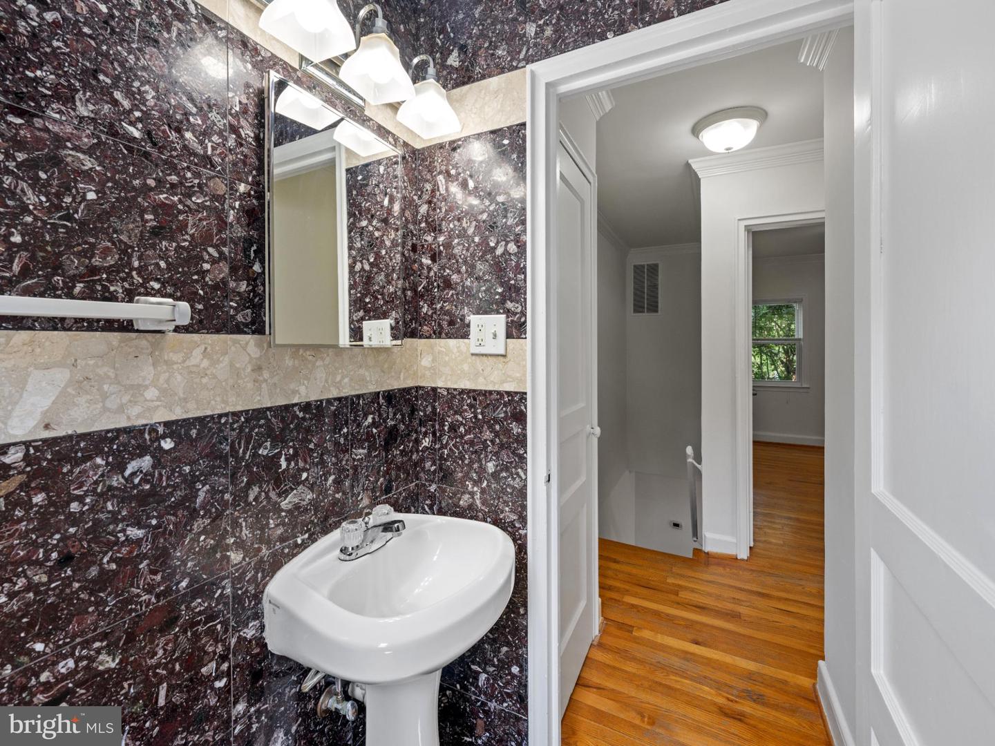423 MT VERNON AVE, ALEXANDRIA, Virginia 22301, 2 Bedrooms Bedrooms, ,2 BathroomsBathrooms,Residential,For sale,423 MT VERNON AVE,VAAX2048034 MLS # VAAX2048034