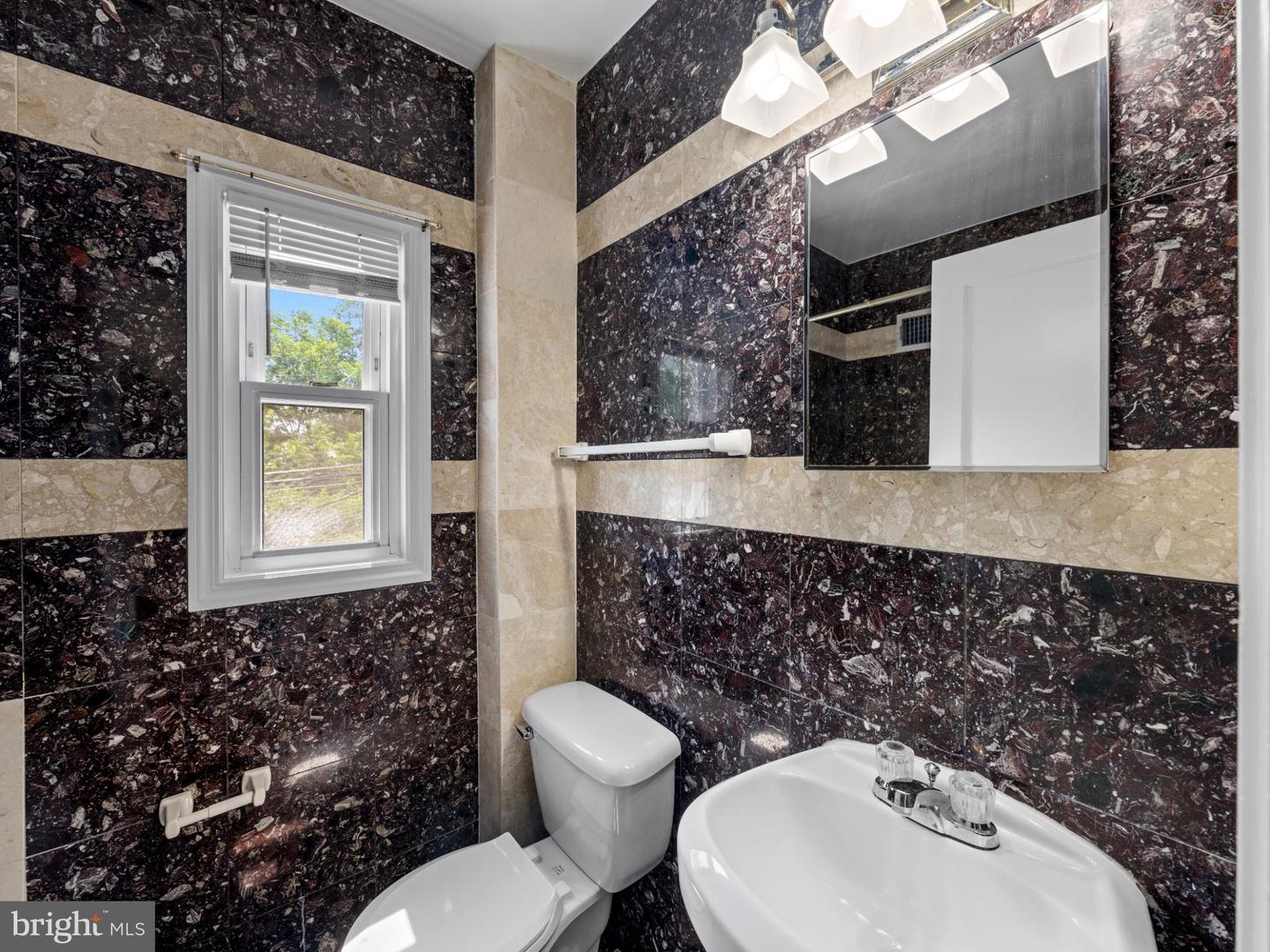 423 MT VERNON AVE, ALEXANDRIA, Virginia 22301, 2 Bedrooms Bedrooms, ,2 BathroomsBathrooms,Residential,For sale,423 MT VERNON AVE,VAAX2048034 MLS # VAAX2048034