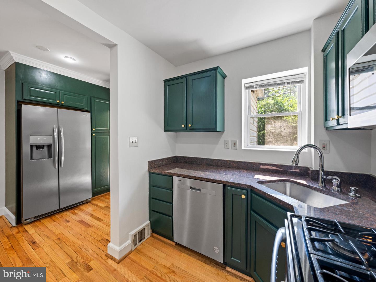 423 MT VERNON AVE, ALEXANDRIA, Virginia 22301, 2 Bedrooms Bedrooms, ,2 BathroomsBathrooms,Residential,For sale,423 MT VERNON AVE,VAAX2048034 MLS # VAAX2048034