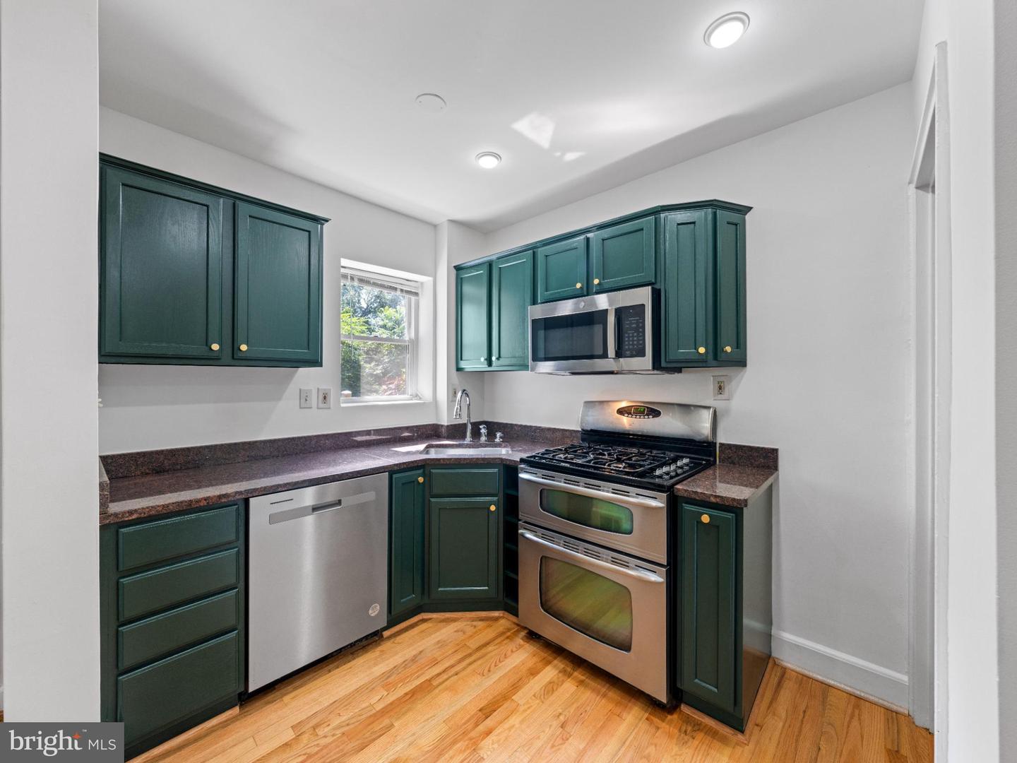 423 MT VERNON AVE, ALEXANDRIA, Virginia 22301, 2 Bedrooms Bedrooms, ,2 BathroomsBathrooms,Residential,For sale,423 MT VERNON AVE,VAAX2048034 MLS # VAAX2048034