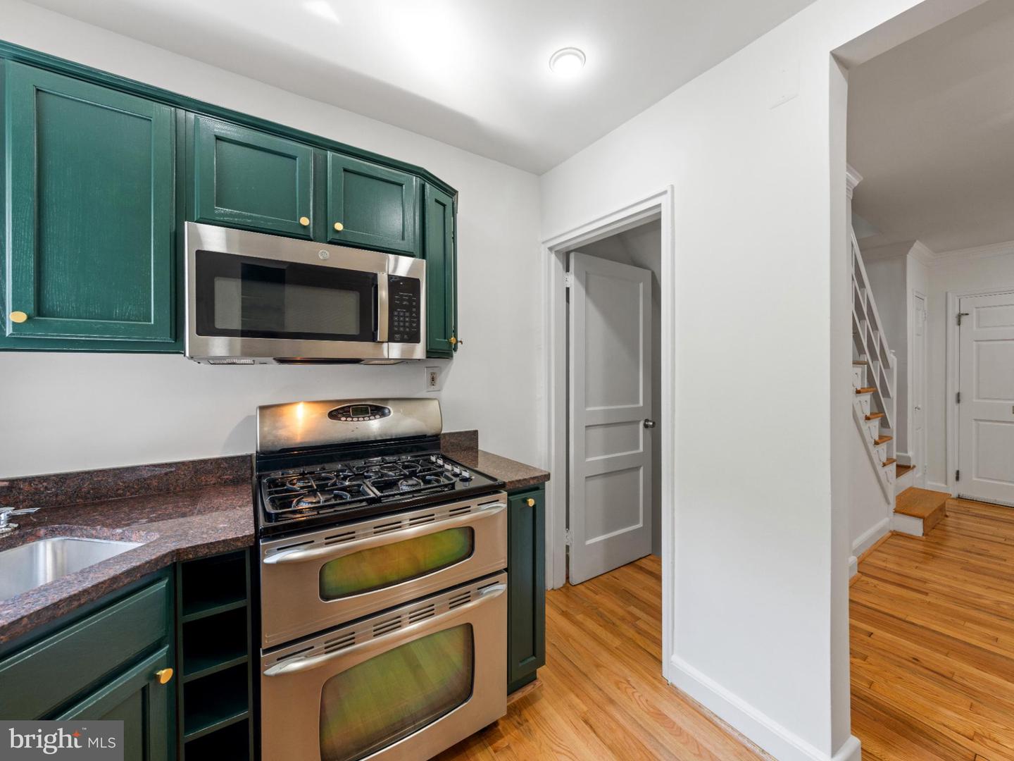 423 MT VERNON AVE, ALEXANDRIA, Virginia 22301, 2 Bedrooms Bedrooms, ,2 BathroomsBathrooms,Residential,For sale,423 MT VERNON AVE,VAAX2048034 MLS # VAAX2048034