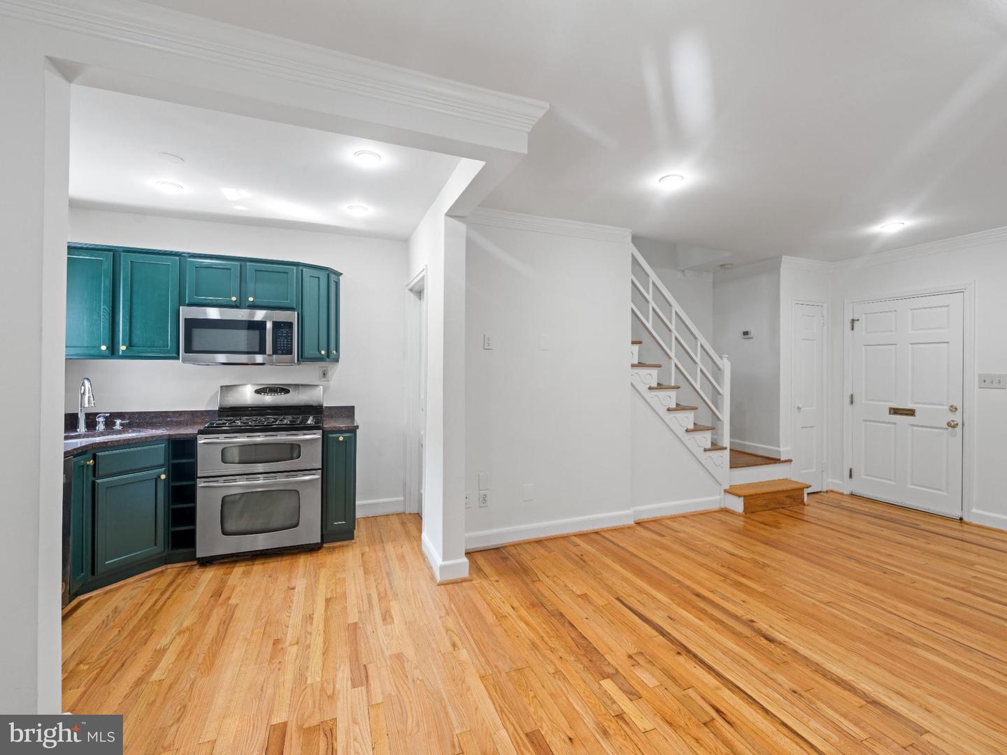 423 MT VERNON AVE, ALEXANDRIA, Virginia 22301, 2 Bedrooms Bedrooms, ,2 BathroomsBathrooms,Residential,For sale,423 MT VERNON AVE,VAAX2048034 MLS # VAAX2048034