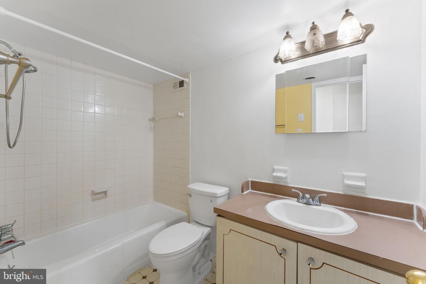 4600 S FOUR MILE RUN DR #629, ARLINGTON, Virginia 22204, ,1 BathroomBathrooms,Residential,For sale,4600 S FOUR MILE RUN DR #629,VAAR2061602 MLS # VAAR2061602