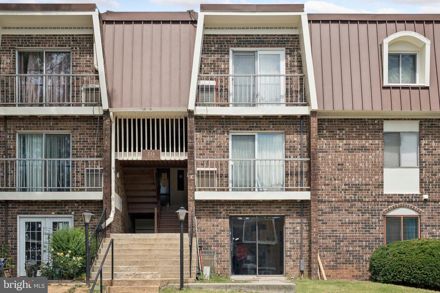 221 N EMORY DR #4, STERLING, Virginia 20164, 3 Bedrooms Bedrooms, 5 Rooms Rooms,2 BathroomsBathrooms,Residential,For sale,221 N EMORY DR #4,VALO2103526 MLS # VALO2103526