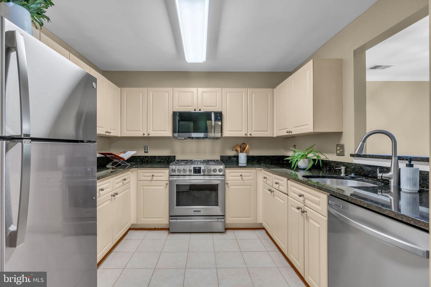 20593 CORNSTALK TER #101, ASHBURN, Virginia 20147, 1 Bedroom Bedrooms, ,1 BathroomBathrooms,Residential,For sale,20593 CORNSTALK TER #101,VALO2103540 MLS # VALO2103540