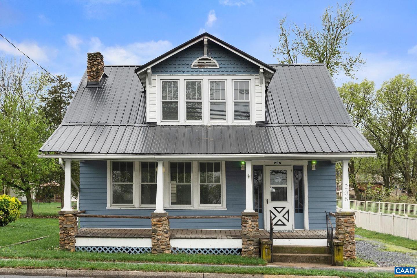 208 E LEE ST, BROADWAY, Virginia 22815, 4 Bedrooms Bedrooms, ,2 BathroomsBathrooms,Residential,For sale,208 E LEE ST,667324 MLS # 667324