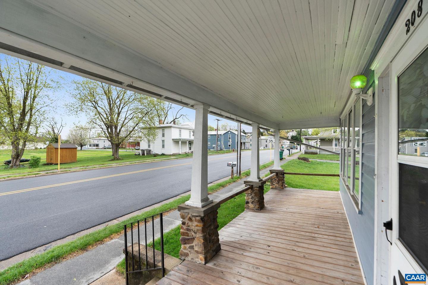 208 E LEE ST, BROADWAY, Virginia 22815, 4 Bedrooms Bedrooms, ,2 BathroomsBathrooms,Residential,For sale,208 E LEE ST,667324 MLS # 667324