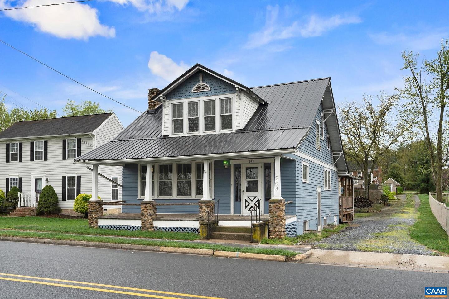 208 E LEE ST, BROADWAY, Virginia 22815, 4 Bedrooms Bedrooms, ,2 BathroomsBathrooms,Residential,For sale,208 E LEE ST,667324 MLS # 667324