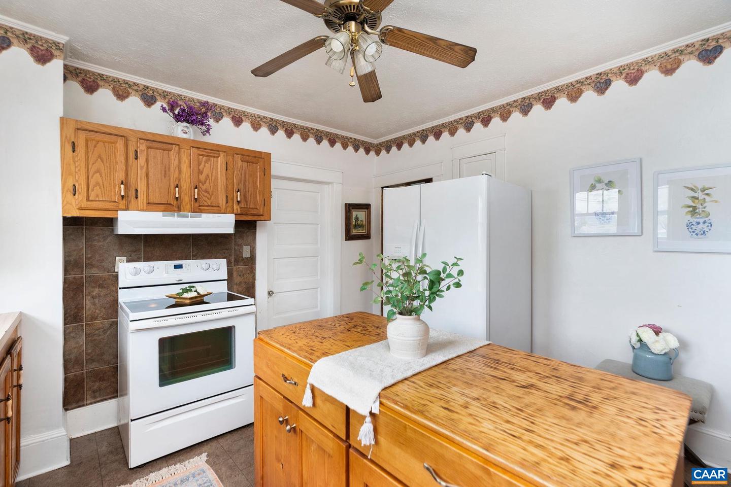 208 E LEE ST, BROADWAY, Virginia 22815, 4 Bedrooms Bedrooms, ,2 BathroomsBathrooms,Residential,For sale,208 E LEE ST,667324 MLS # 667324