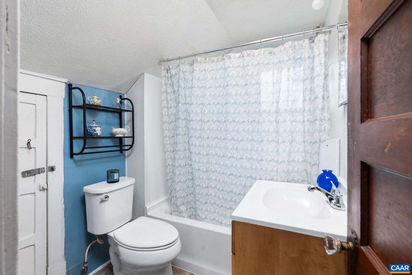 208 E LEE ST, BROADWAY, Virginia 22815, 4 Bedrooms Bedrooms, ,2 BathroomsBathrooms,Residential,For sale,208 E LEE ST,667324 MLS # 667324