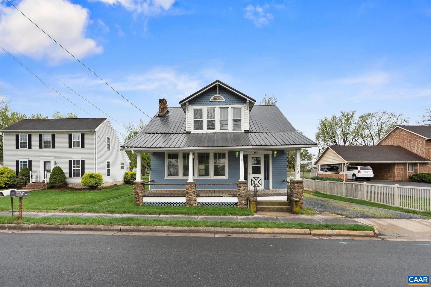 208 E LEE ST, BROADWAY, Virginia 22815, 4 Bedrooms Bedrooms, ,2 BathroomsBathrooms,Residential,For sale,208 E LEE ST,667324 MLS # 667324