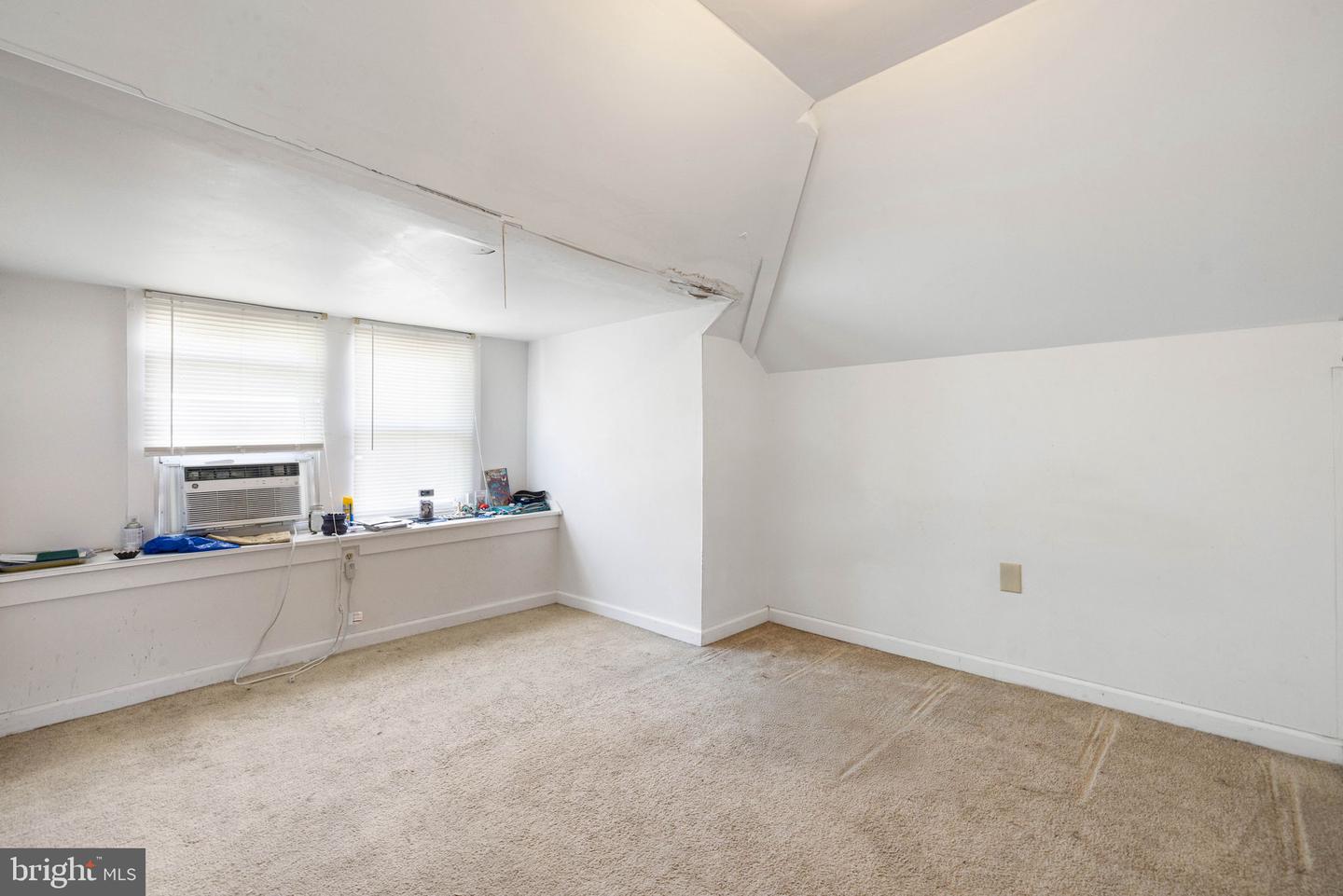 566 N LOUDOUN ST, WINCHESTER, Virginia 22601, 4 Bedrooms Bedrooms, ,2 BathroomsBathrooms,Residential,For sale,566 N LOUDOUN ST,VAWI2008812 MLS # VAWI2008812