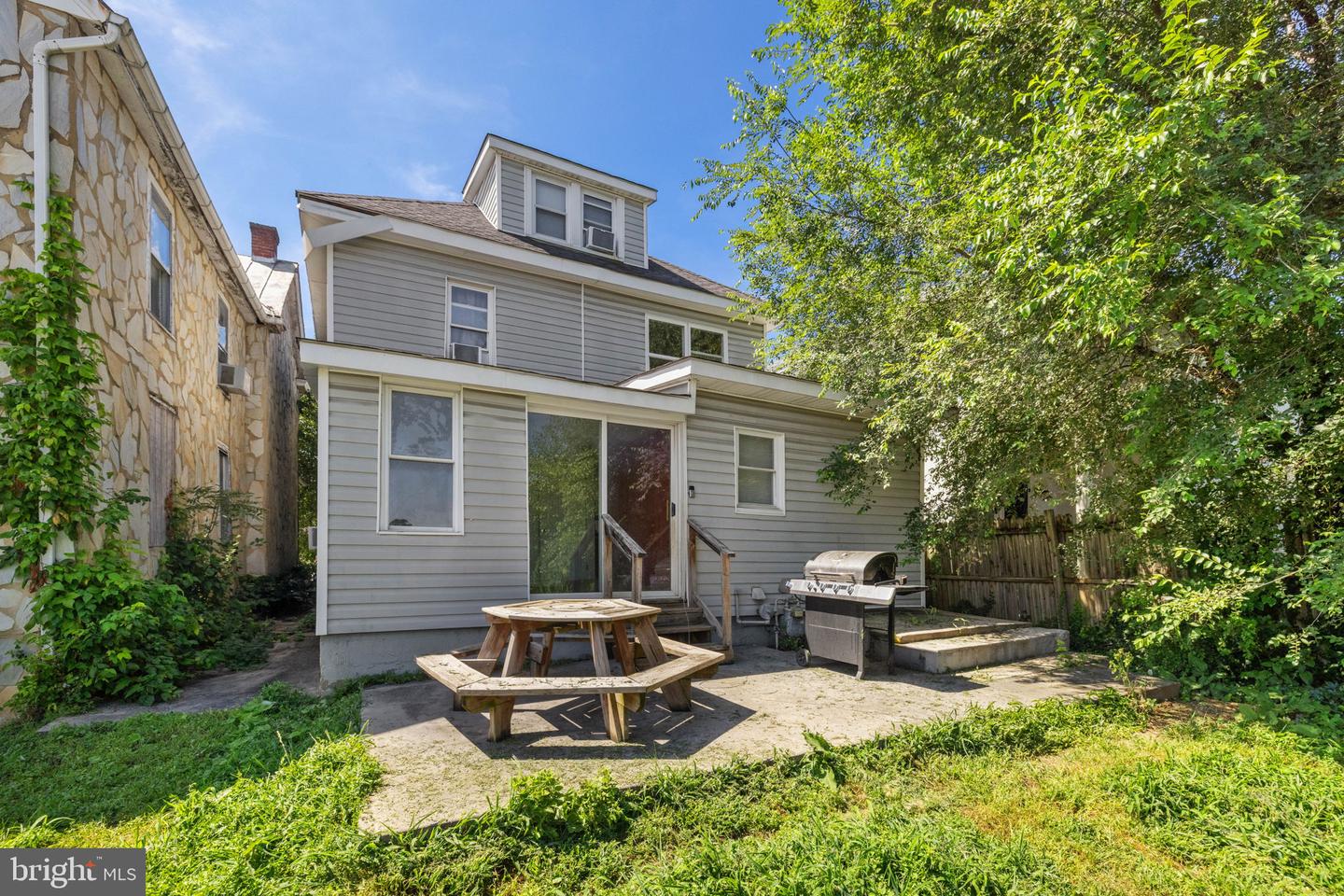 566 N LOUDOUN ST, WINCHESTER, Virginia 22601, 4 Bedrooms Bedrooms, ,2 BathroomsBathrooms,Residential,For sale,566 N LOUDOUN ST,VAWI2008812 MLS # VAWI2008812
