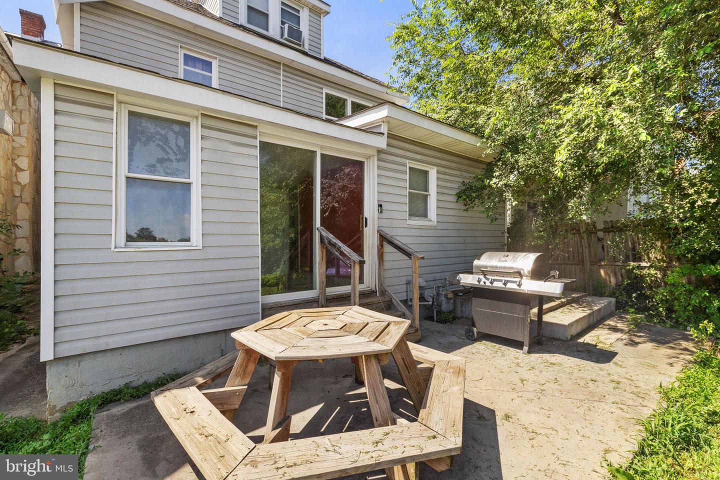566 N LOUDOUN ST, WINCHESTER, Virginia 22601, 4 Bedrooms Bedrooms, ,2 BathroomsBathrooms,Residential,For sale,566 N LOUDOUN ST,VAWI2008812 MLS # VAWI2008812
