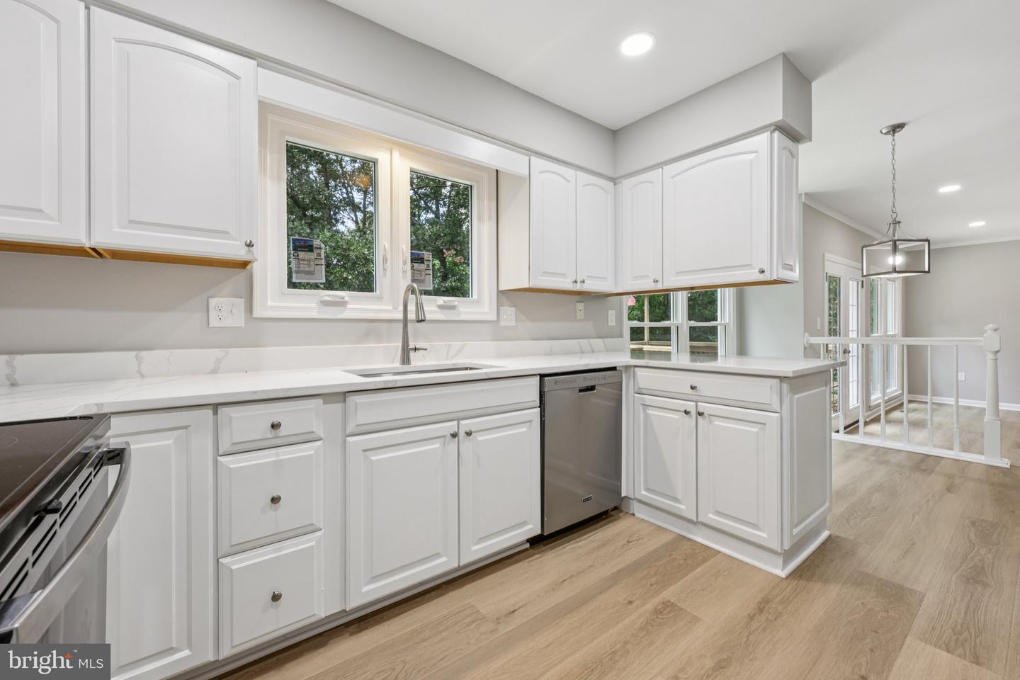 8126 TALL TIMBER DR, GAINESVILLE, Virginia 20155, 5 Bedrooms Bedrooms, ,3 BathroomsBathrooms,Residential,For sale,8126 TALL TIMBER DR,VAPW2089578 MLS # VAPW2089578