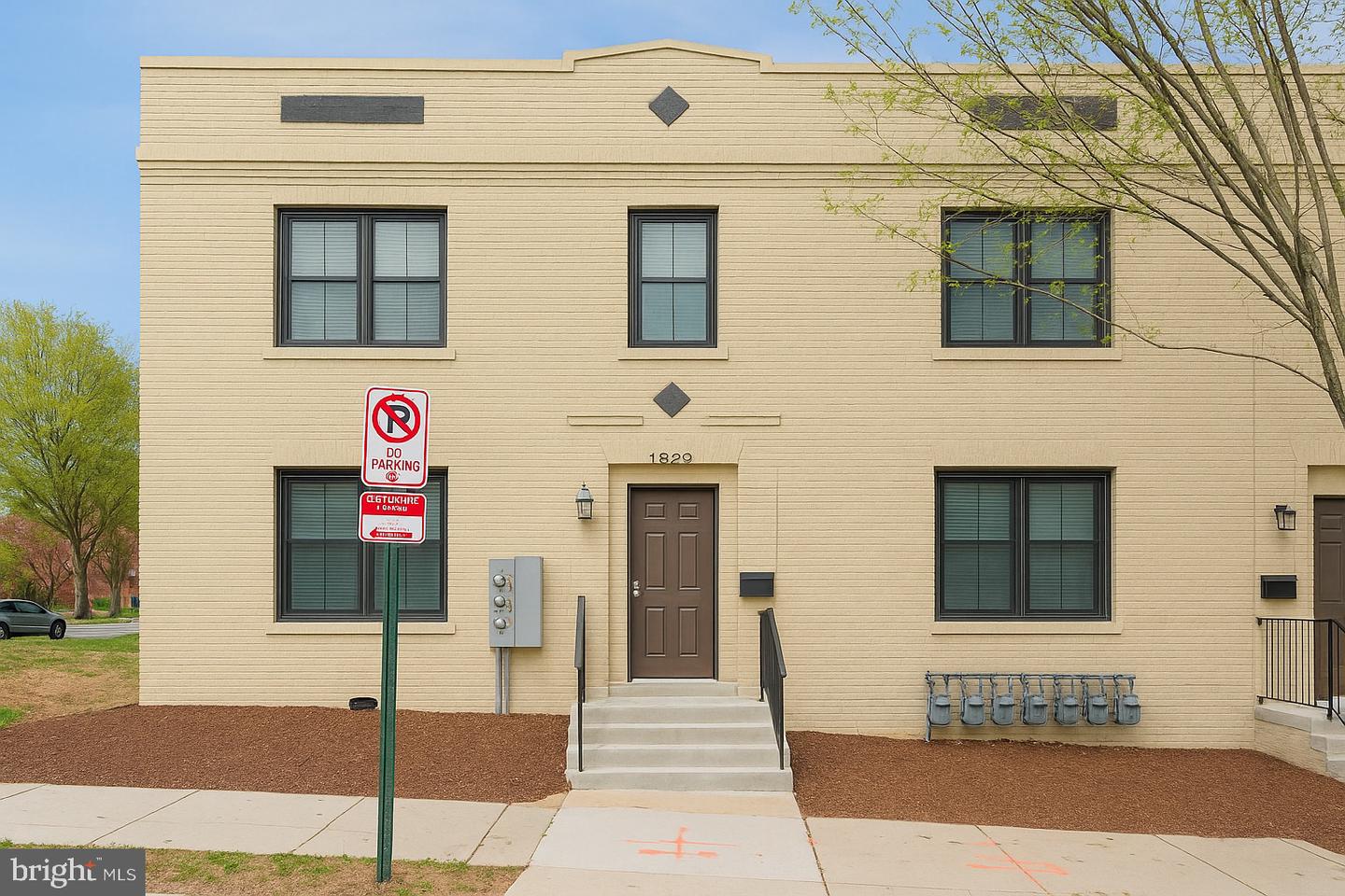 1300 CHILDRESS ST NE #3, WASHINGTON, District Of Columbia 20002, 2 Bedrooms Bedrooms, ,1 BathroomBathrooms,Residential,For sale,1300 CHILDRESS ST NE #3,DCDC2191390 MLS # DCDC2191390