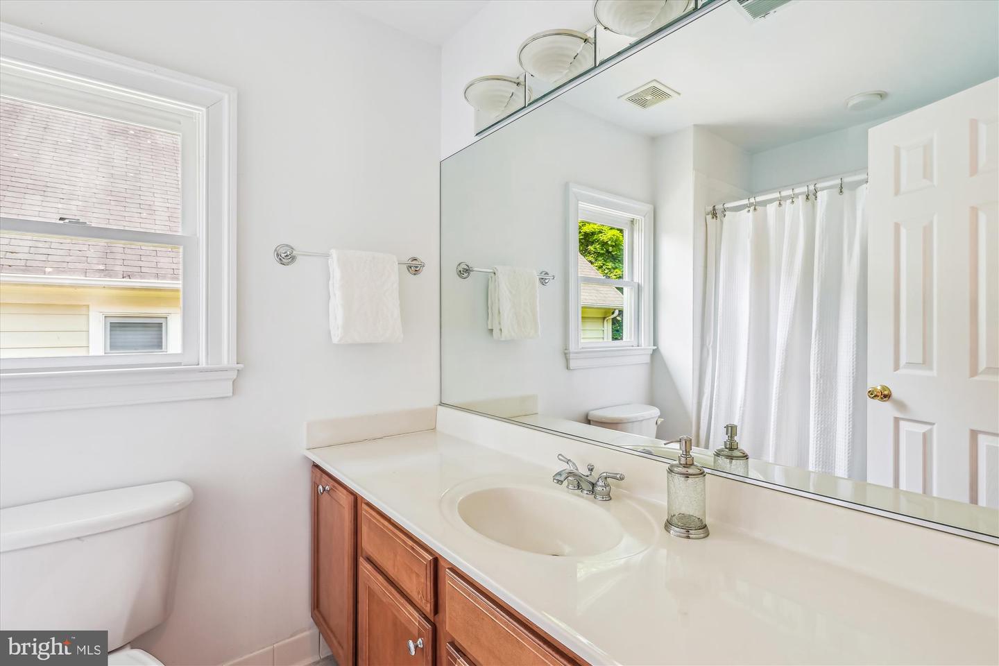 2227 N ALBEMARLE ST, ARLINGTON, Virginia 22207, 4 Bedrooms Bedrooms, ,3 BathroomsBathrooms,Residential,For sale,2227 N ALBEMARLE ST,VAAR2058136 MLS # VAAR2058136
