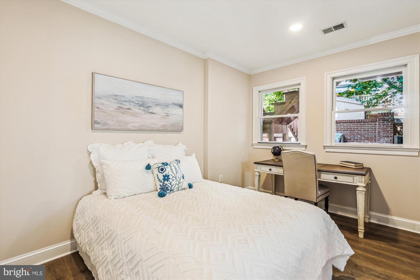 2227 N ALBEMARLE ST, ARLINGTON, Virginia 22207, 4 Bedrooms Bedrooms, ,3 BathroomsBathrooms,Residential,For sale,2227 N ALBEMARLE ST,VAAR2058136 MLS # VAAR2058136
