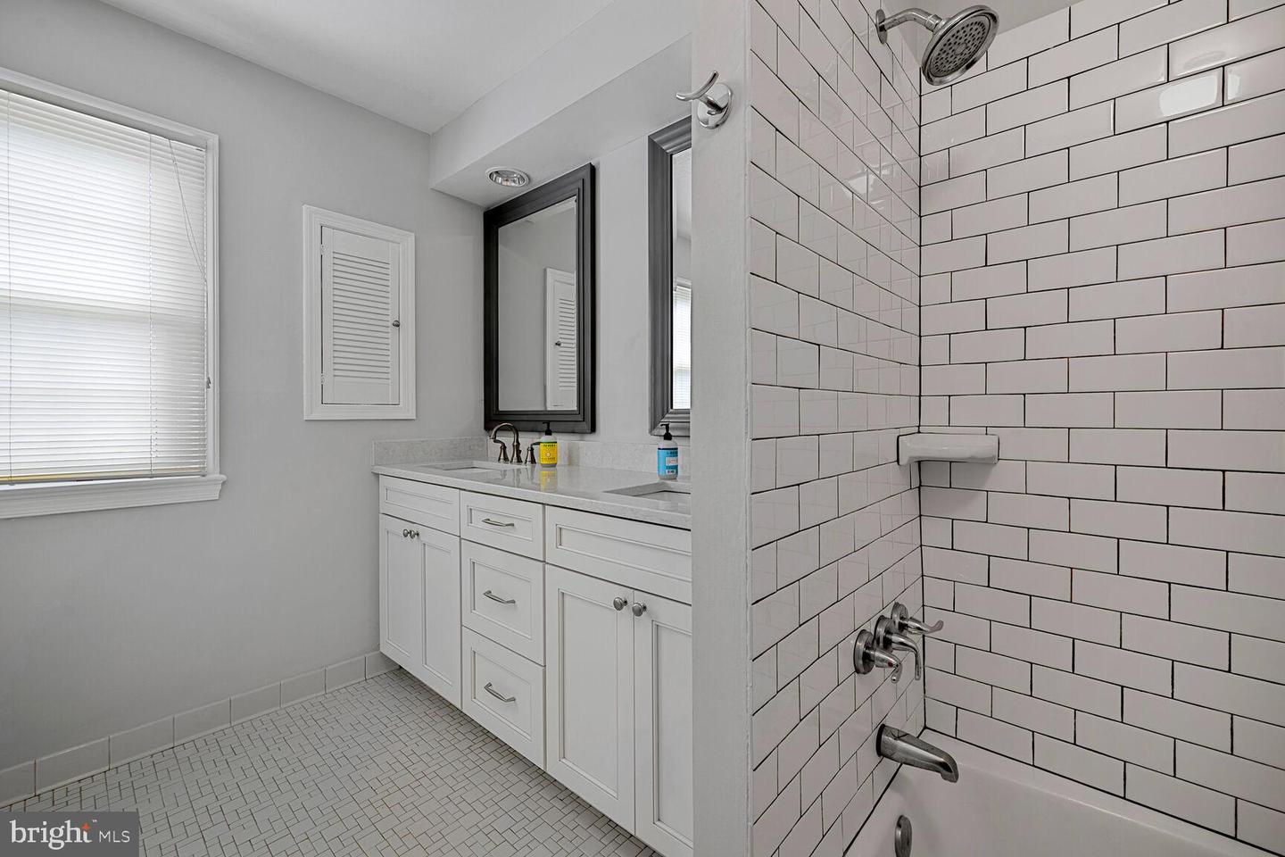 2100 LESLIE AVE, ALEXANDRIA, Virginia 22301, 3 Bedrooms Bedrooms, ,2 BathroomsBathrooms,Residential,For sale,2100 LESLIE AVE,VAAX2046218 MLS # VAAX2046218