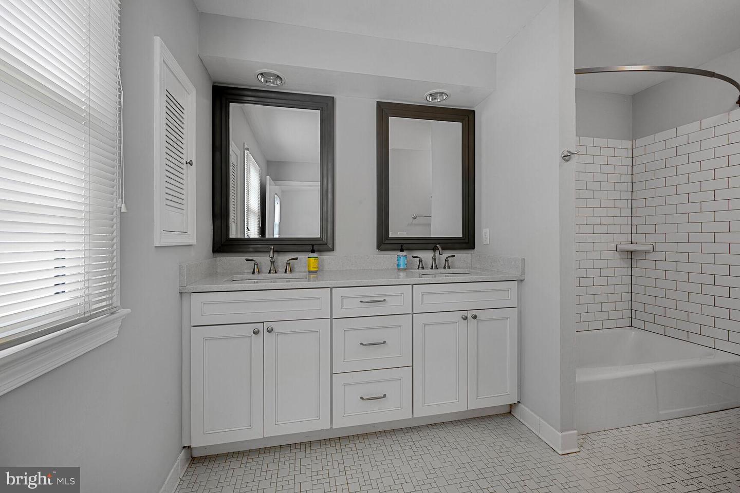 2100 LESLIE AVE, ALEXANDRIA, Virginia 22301, 3 Bedrooms Bedrooms, ,2 BathroomsBathrooms,Residential,For sale,2100 LESLIE AVE,VAAX2046218 MLS # VAAX2046218