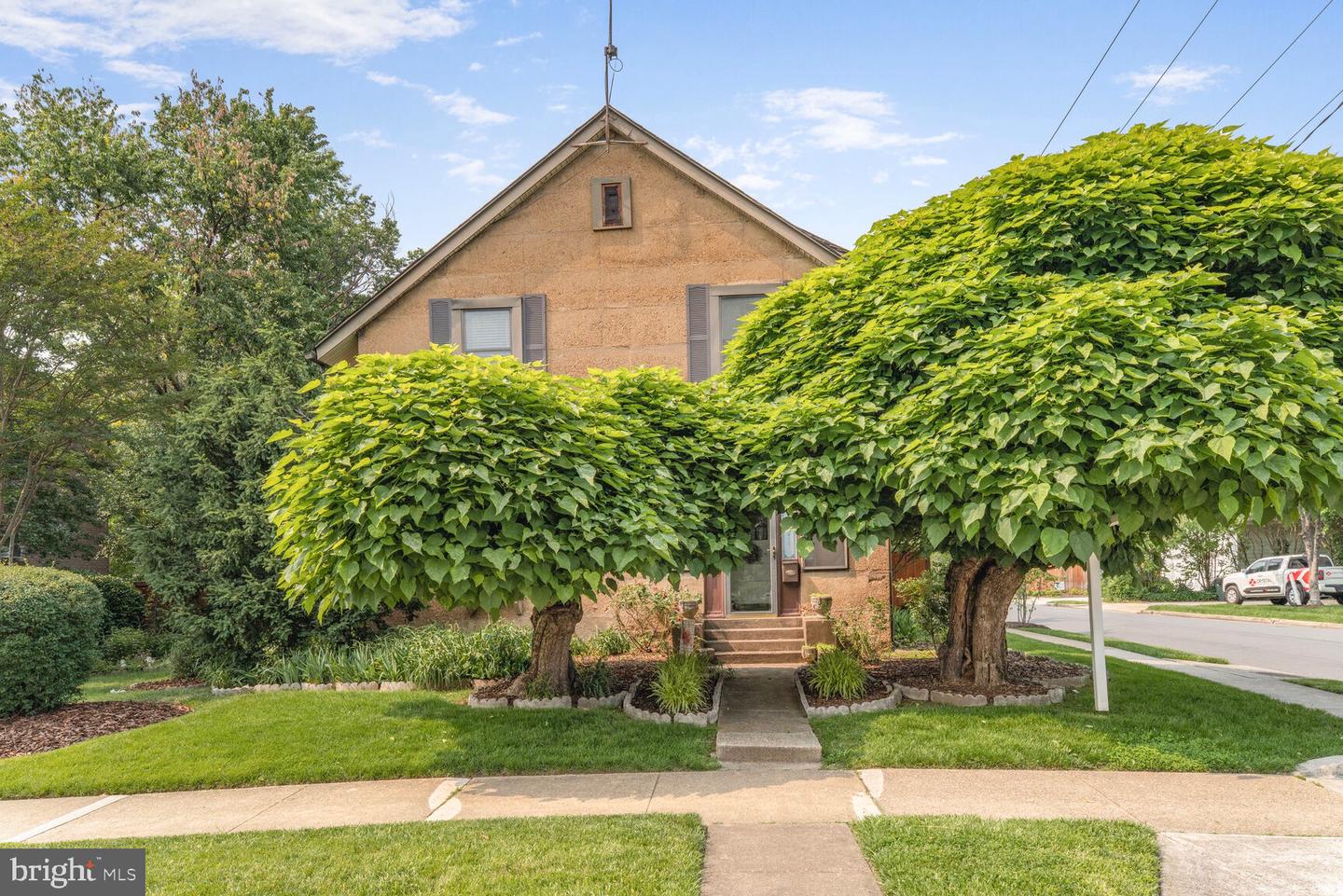 801 23RD ST S, ARLINGTON, Virginia 22202, 3 Bedrooms Bedrooms, ,1 BathroomBathrooms,Residential,For sale,801 23RD ST S,VAAR2058888 MLS # VAAR2058888