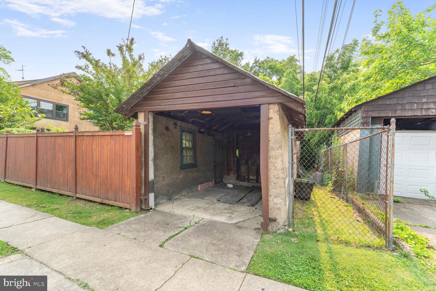 801 23RD ST S, ARLINGTON, Virginia 22202, 3 Bedrooms Bedrooms, ,1 BathroomBathrooms,Residential,For sale,801 23RD ST S,VAAR2058888 MLS # VAAR2058888