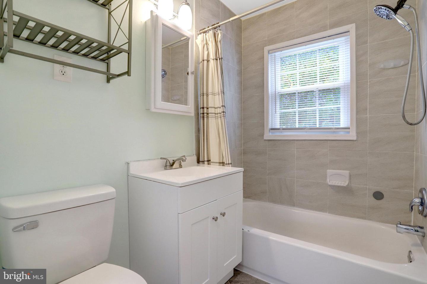 6822 KENYON DR, ALEXANDRIA, Virginia 22307, 2 Bedrooms Bedrooms, ,2 BathroomsBathrooms,Residential,For sale,6822 KENYON DR,VAFX2246814 MLS # VAFX2246814