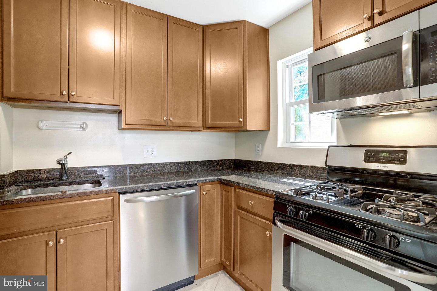 6822 KENYON DR, ALEXANDRIA, Virginia 22307, 2 Bedrooms Bedrooms, ,2 BathroomsBathrooms,Residential,For sale,6822 KENYON DR,VAFX2246814 MLS # VAFX2246814