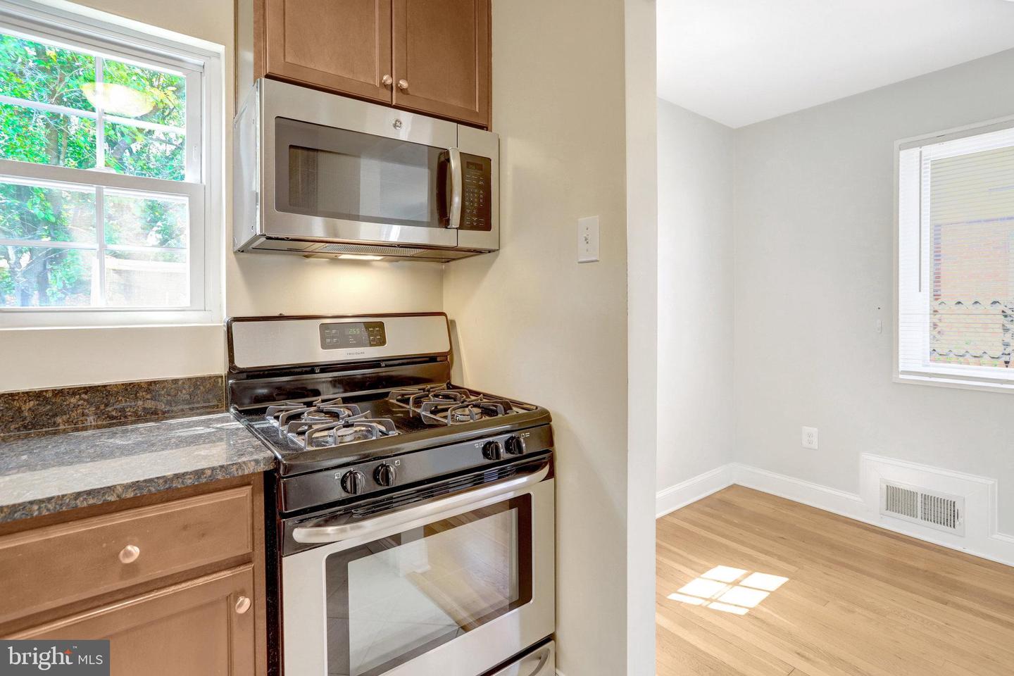 6822 KENYON DR, ALEXANDRIA, Virginia 22307, 2 Bedrooms Bedrooms, ,2 BathroomsBathrooms,Residential,For sale,6822 KENYON DR,VAFX2246814 MLS # VAFX2246814