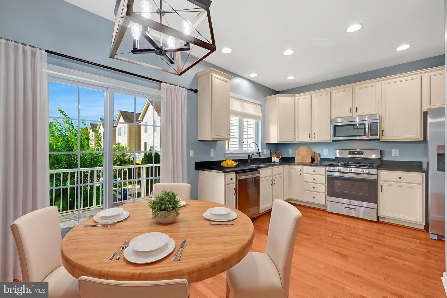 42796 SAN SEBASTIAN TER, CHANTILLY, Virginia 20152, 3 Bedrooms Bedrooms, ,3 BathroomsBathrooms,Residential,For sale,42796 SAN SEBASTIAN TER,VALO2099928 MLS # VALO2099928