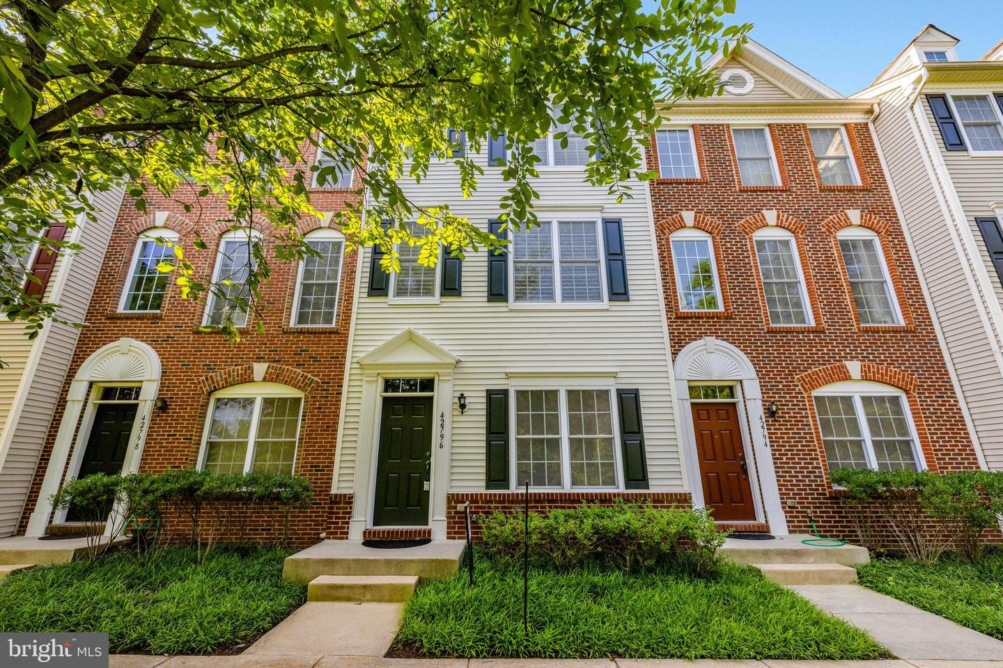 42796 SAN SEBASTIAN TER, CHANTILLY, Virginia 20152, 3 Bedrooms Bedrooms, ,3 BathroomsBathrooms,Residential,For sale,42796 SAN SEBASTIAN TER,VALO2099928 MLS # VALO2099928