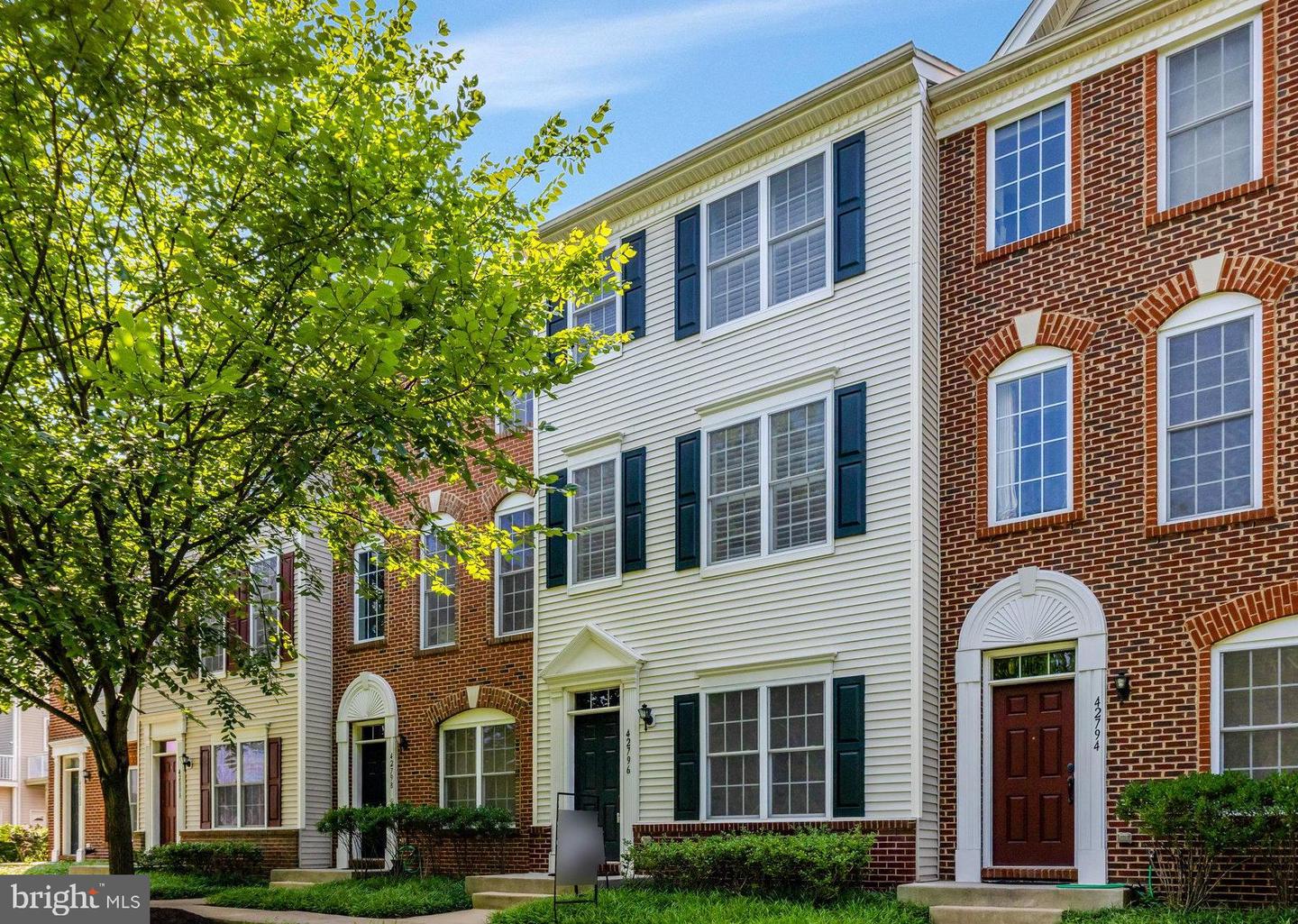 42796 SAN SEBASTIAN TER, CHANTILLY, Virginia 20152, 3 Bedrooms Bedrooms, ,3 BathroomsBathrooms,Residential,For sale,42796 SAN SEBASTIAN TER,VALO2099928 MLS # VALO2099928