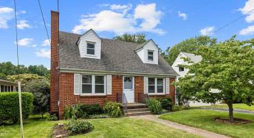 1206 SPRINGHILL RD, STAUNTON, Virginia 24401, 3 Bedrooms Bedrooms, ,1 BathroomBathrooms,Residential,Hadley,1206 SPRINGHILL RD,667349 MLS # 667349